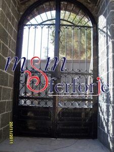 070 FERFORJE BİNA GİRİŞ KAPISI
