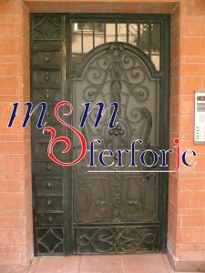 046 FERFORJE BİNA GİRİŞ KAPISI